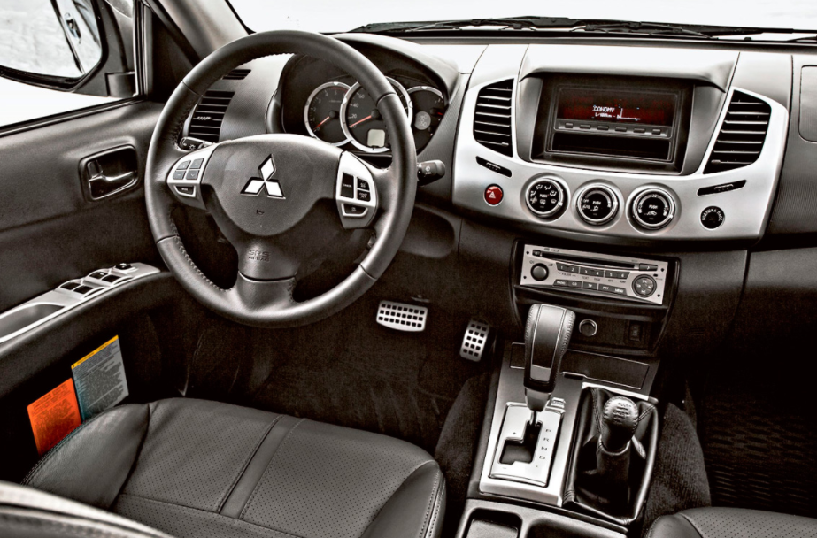 2022 Mitsubishi L200 Interior