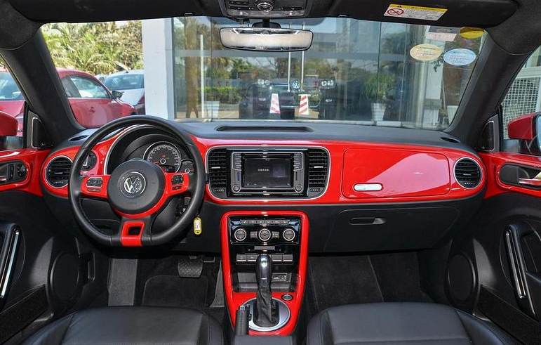 2023 Volkswagen Beetle Interior