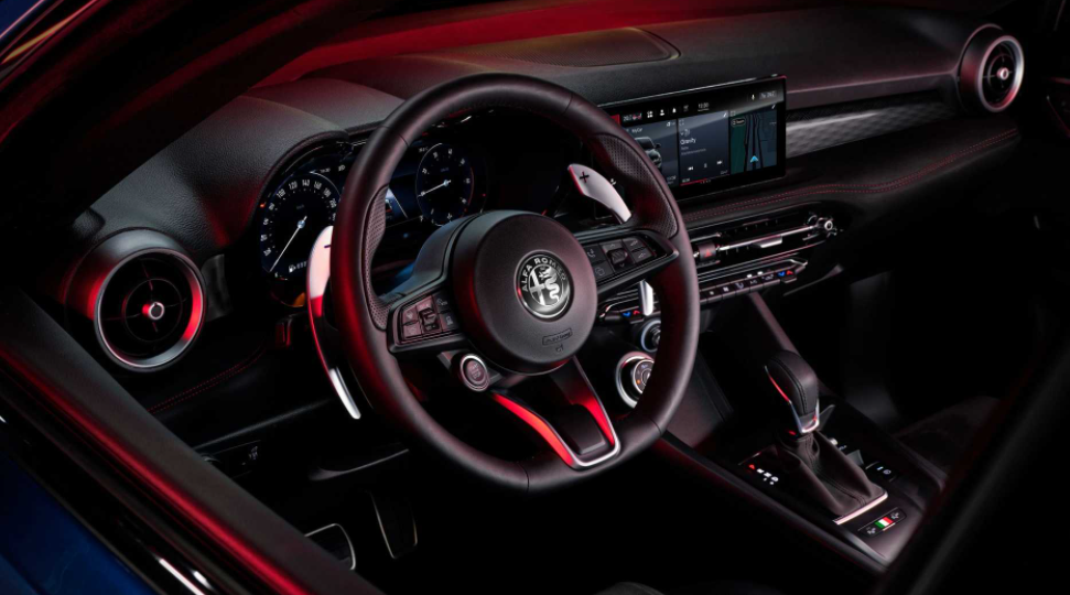 2023 Alfa Romeo Tonale PHEV Interior