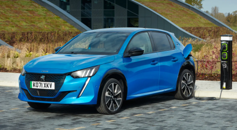 2023 Peugeot e-208 : what changes during restyling?
